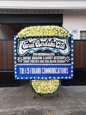 Papan Bunga Duka di Pintu Langit Jae